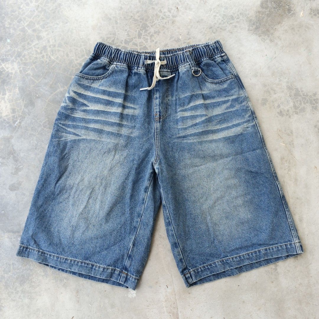 Baggy Jorts (Category: Shorts) located in Mati. Submitted by thrift_vibes (Listing ID 1463988149, Image 1). Description: NO ISSUE GOOD CONDI..