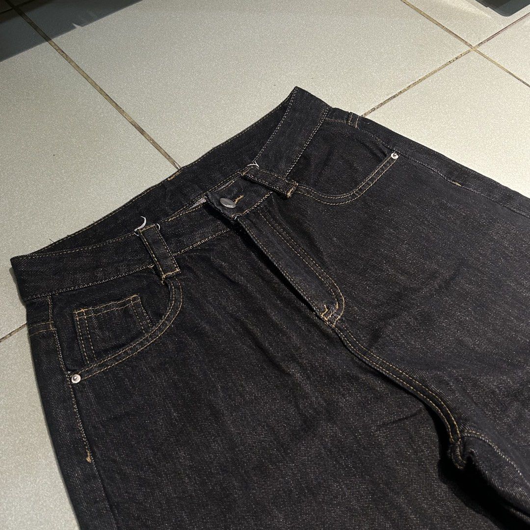 Baggy Raw Denim (Category: Jeans) located in Angeles City. Submitted by 5am.collective (Listing ID 1463968860, Image 2). Description: Baggy Raw Denim💎 PHP 849 Only🏷️ Waist 30 Length 42 Leg Open 11.5 As New Condition💙.