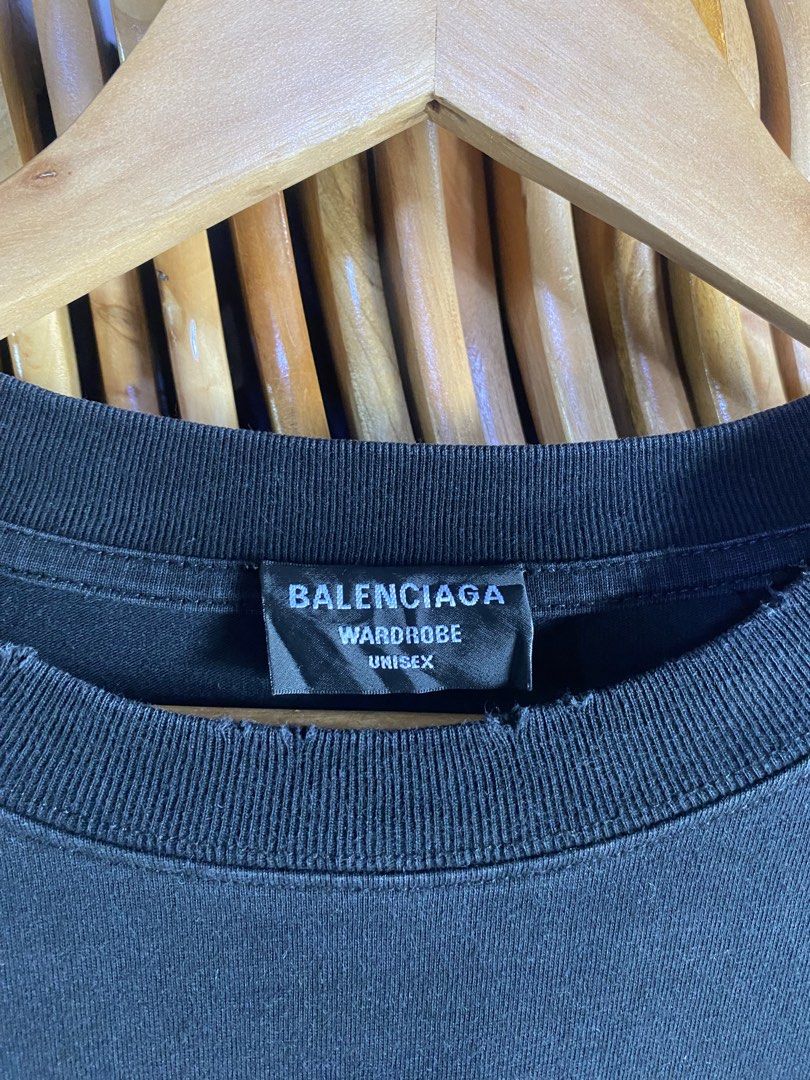 Balenciaga (Category: Luxury Apparel) located in Kalibo. Submitted by rvna23 (Listing ID 1463959100, Image 3). Description: Balenciaga Slime Logo T-Shirt Excellent Condion Large on tags.