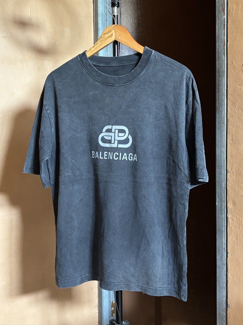 Balenciaga BB Logo T-Shirt (Category: Shirts) located in Manila. Submitted by manifest_05 (Listing ID 1463948921, Image 1). Description: - Authentic Balenciaga T-shirt - Features the iconic BB logo graphic - Washed black color with a vintage look - Ideal for everyday casual wear.