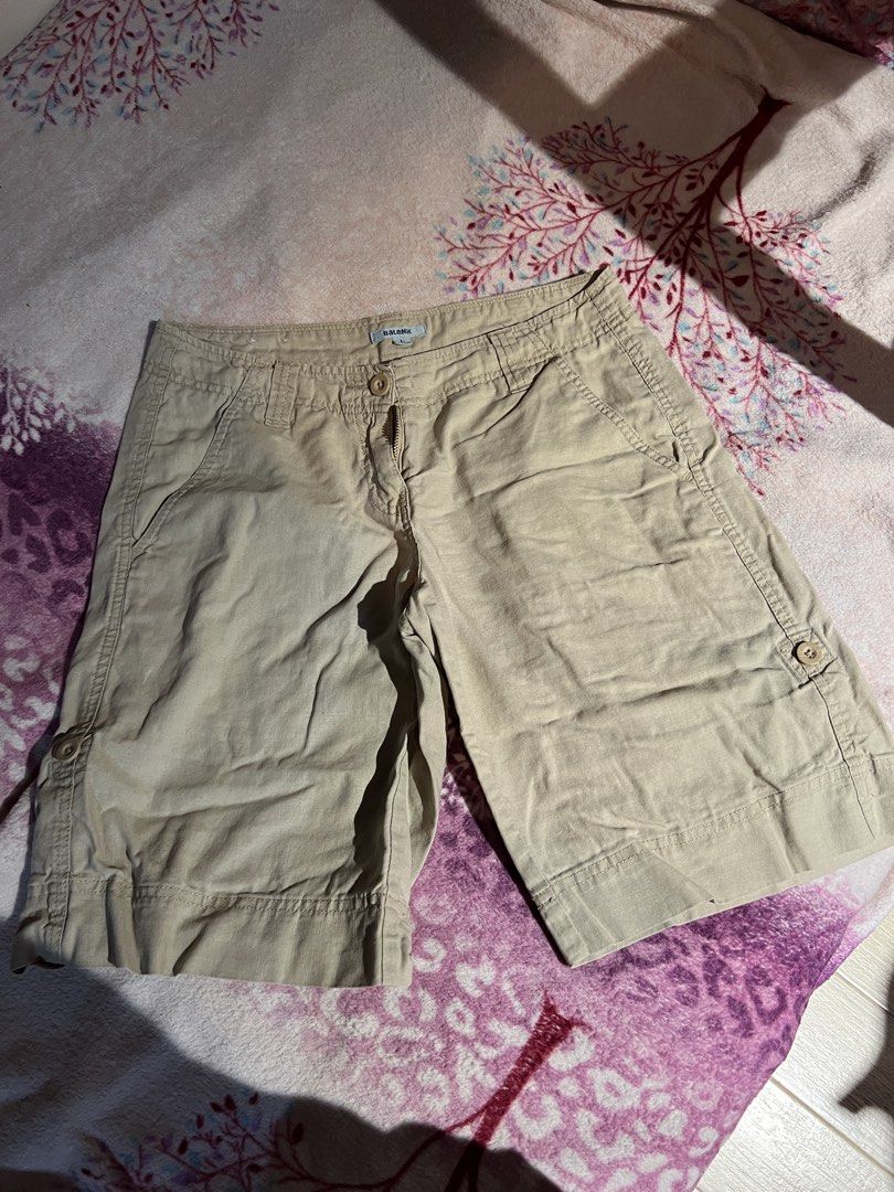 Baleno Khaki Cargo Shorts (Category: Shorts) located in Manila. Submitted by nissi.b (Listing ID 1463991189, Image 1). Description: - still in very good condition - good for xs to s body type - dm for ww pics - loc: sta. mesa, manila.
