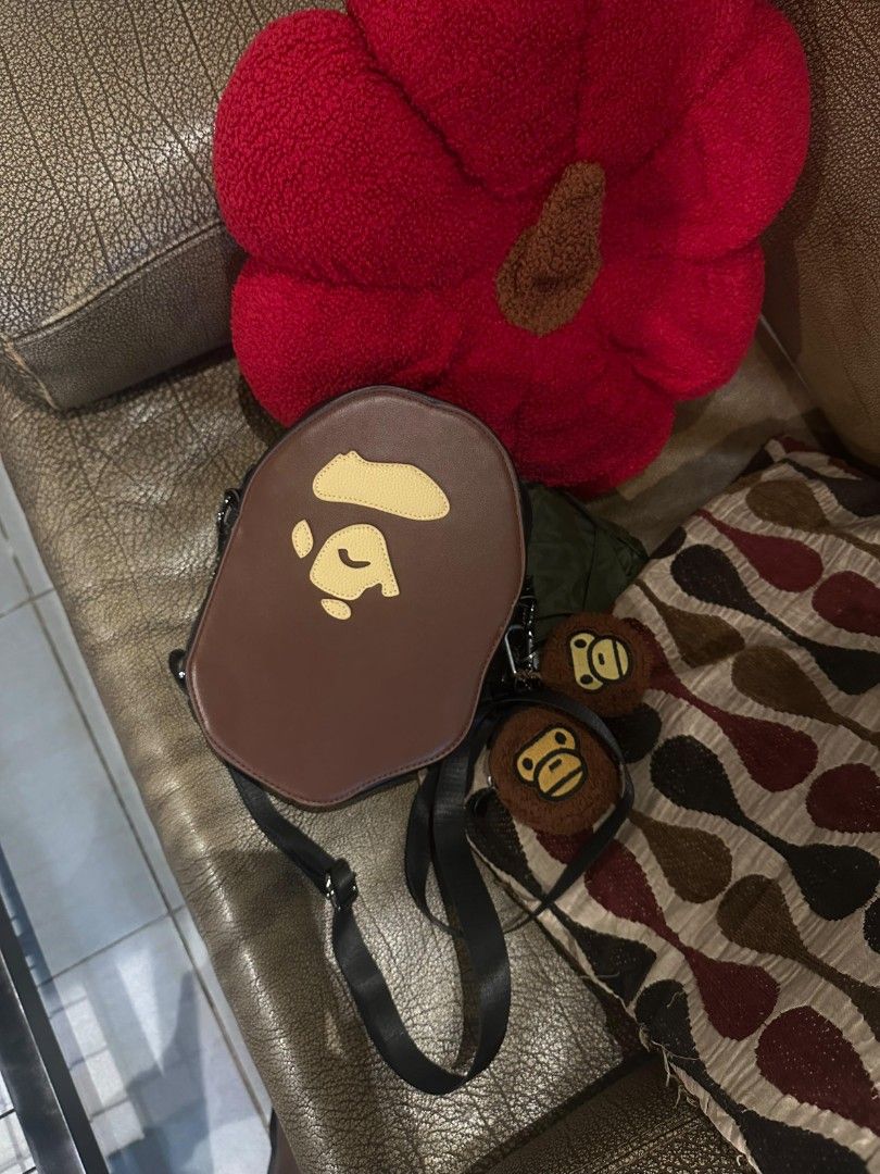 Bape bag (Category: Sling Bags) located in Dagupan City. Submitted by shanet. (Listing ID 1464066961, Image 3). Description: 1800 shipped bossing nego rin dm me yes to vc.