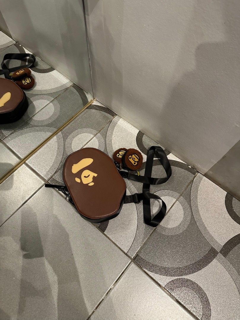 Bape bag (Category: Sling Bags) located in Dagupan City. Submitted by shanet. (Listing ID 1464066961, Image 2). Description: 1800 shipped bossing nego rin dm me yes to vc.