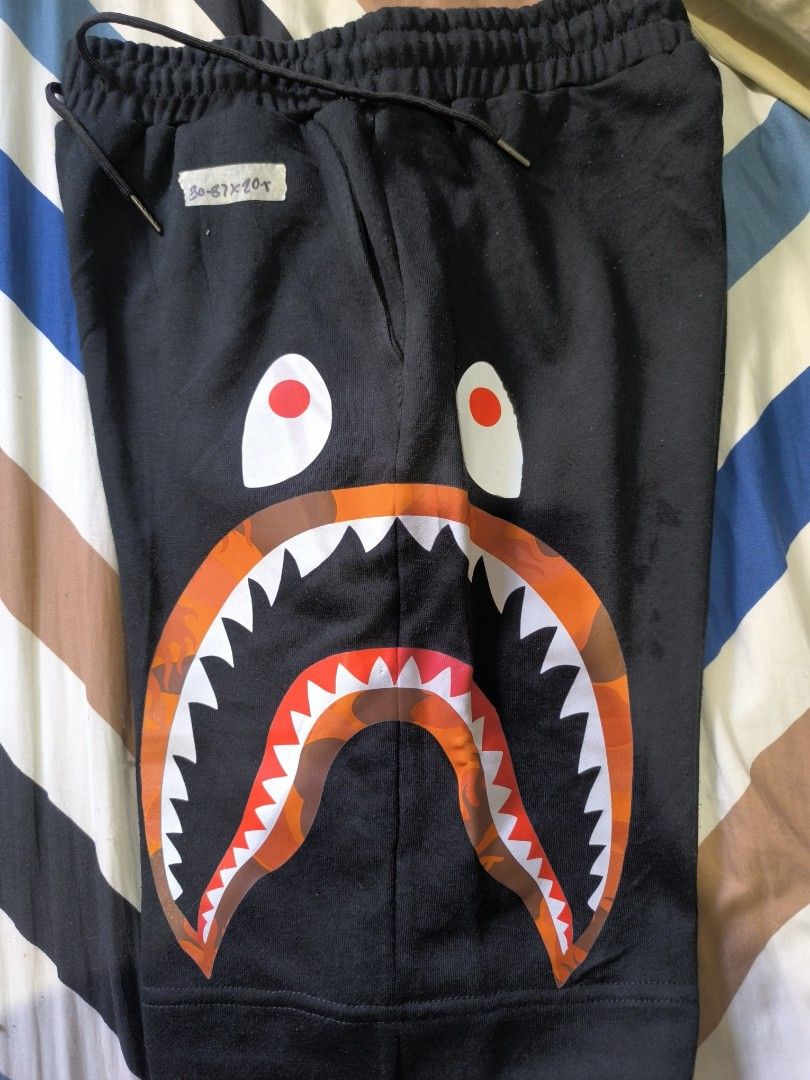 BAPE Shark Shorts Black (Category: Shorts) located in Aroroy. Submitted by don2594 (Listing ID 1463951795, Image 2). Description: - Iconic BAPE Shark graphic on both legs - Black color - Comfortable elastic waistband with drawstring - Small tag detail on the right side - Ideal for casual wear.