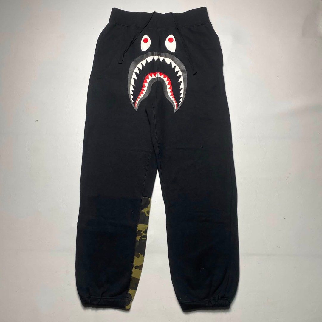 BAPE SHARK WGM SWEATPANTS (Category: Joggers) located in San Fernando. Submitted by upwear.ph (Listing ID 1464069076, Image 1). Description: BAPE SHARK WGM SWEATPANTS CONDITION : EXCELLENT SIZE : LARGE DIMENSION : W30-34 x L42.5 ISSUE : NONE .
