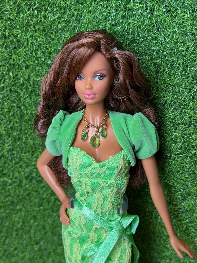 BARBIE BIRTHSTONE PERIDOT - OOTB AA (Category: Dresses) located in Manila. Submitted by chelseassteffiedolls (Listing ID 1463986532, Image 2). Description: GOOD CONDITION NO ISSUES SA FACE NO CRACK NECK NO PEN MARKS NO BITES .