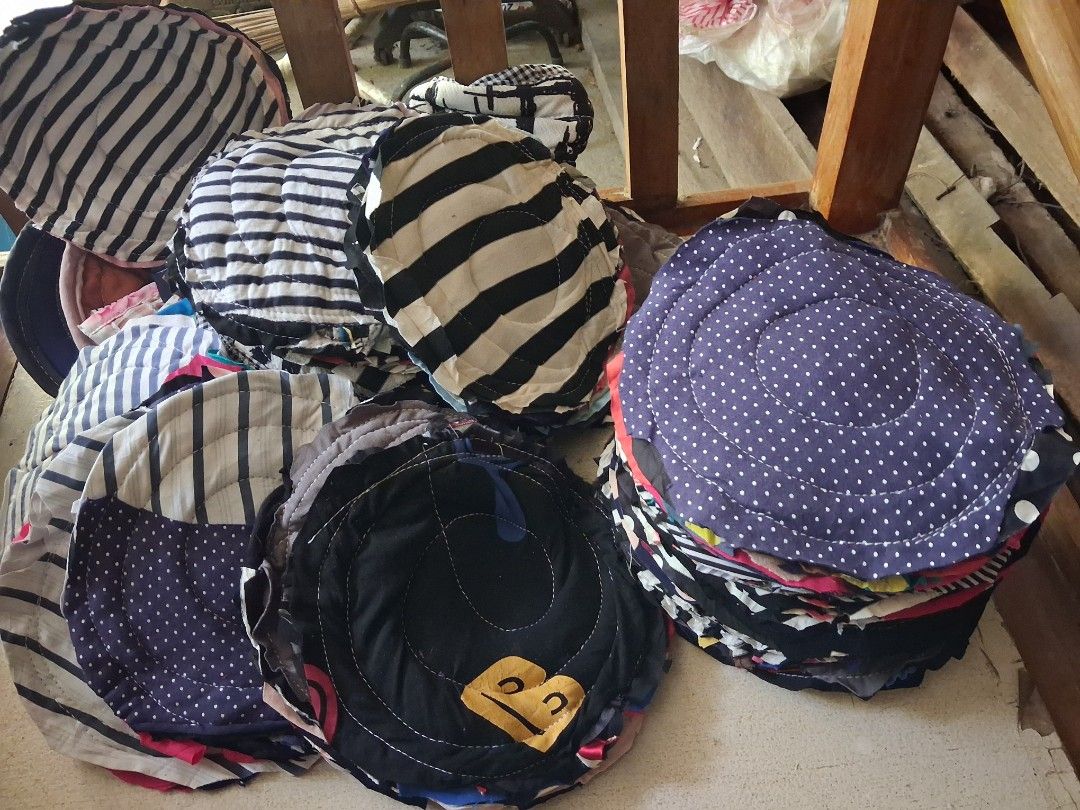 Basahang bilog (Category: Dinnerware & Cutlery) located in Cabanatuan. Submitted by ronnelpena (Listing ID 1464041419, Image 2). Description: - Handmade fabric coasters - Round and quilted design - Variety of patterns: stripes, polka dots, cute bee designs - Assorted colors available - Perfect for protecting your furniture - Bundle deal offered.