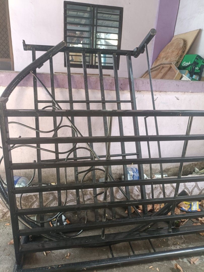 Bed frame (Category: Tables & Sets) located in Manila. Submitted by gj_rules27 (Listing ID 1464110805, Image 3). Description: bed frame queen size.