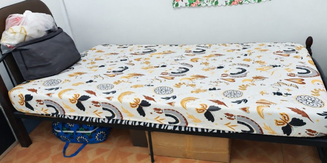 Bedframe with 6inches uratex foam (Category: Bed Frames & Mattresses) located in Makati City. Submitted by angel01119 (Listing ID 1463945392, Image 2). Description: 📌single bed frame collapsible - makinis walang kalawang 📌w/ 6inches original uratex foam - Original uratex hindi durog 📌used but NOT abused size: 36x75 price: 5k location: Guadalupe Nuevo makati open for pick up SF c/o buyer MOP: COD; Gcash or bank transfer RFS - upgrade to a bigge