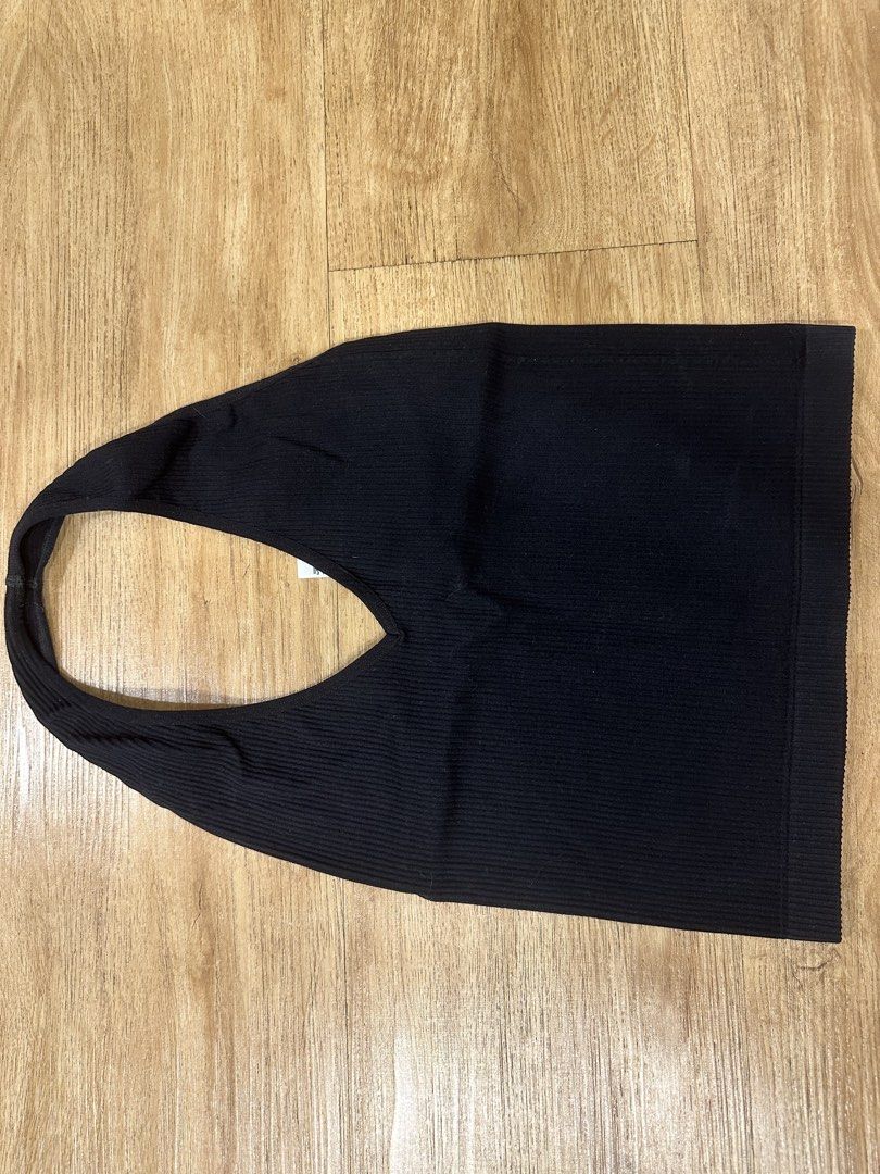 BENCH Halter Top (Category: Others Tops) located in Taguig. Submitted by fromtcloset (Listing ID 1464078848, Image 1). Description: .