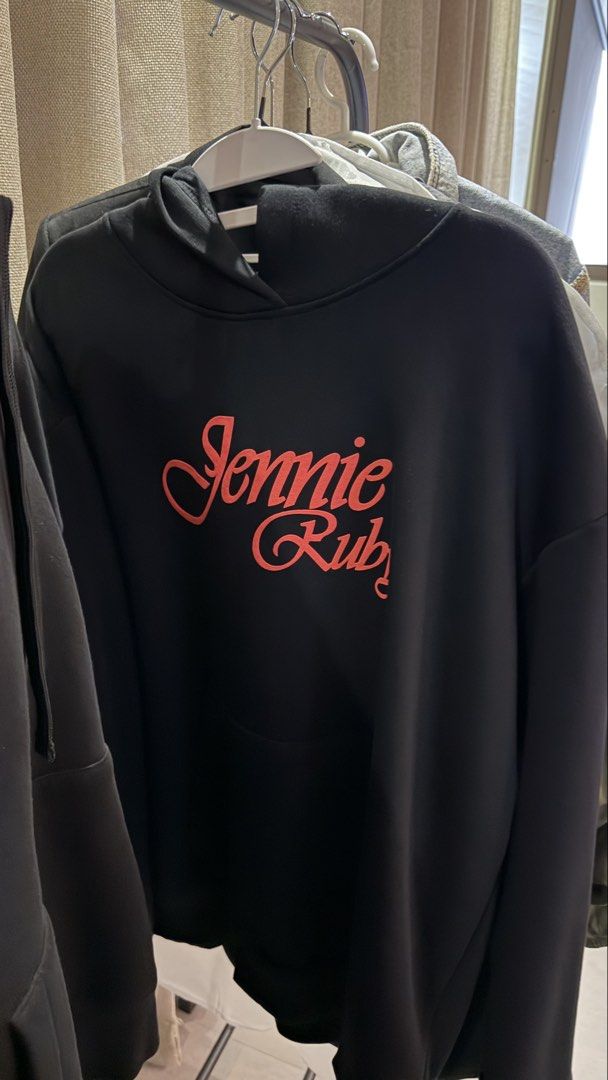 BERSHKA JENNIE RUBY HOODIE LARGE (Category: Hoodies) located in Bacolod City. Submitted by tmyshop21 (Listing ID 1463993863, Image 3). Description: BERSHKA JENNIE RUBY HOODIE.