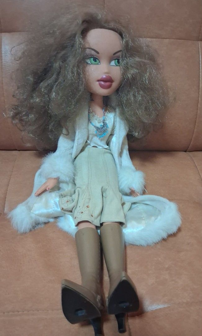 Big Bratz Doll yasmine (Category: Kids Toys) located in San Fernando. Submitted by happystorm_bc000c (Listing ID 1463938813, Image 2). Description: hair needs boil wash can do vc blue app.