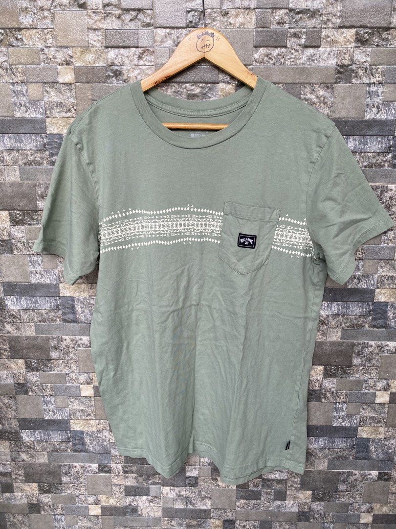 Billabong Pocket Tee (Category: Tshirts & Polo Shirts ) located in Santa Rosa. Submitted by thriftandwrap.2020 (Listing ID 1464119938, Image 1). Description: •𝑺𝒊𝒛𝒆:Large •𝑪𝒐𝒏𝒅𝒊𝒕𝒊𝒐𝒏:Excellent •𝑪𝒐𝒍𝒐𝒓 𝒓𝒂𝒕𝒆:9/10 𝗠𝗶𝗻𝗲 350.