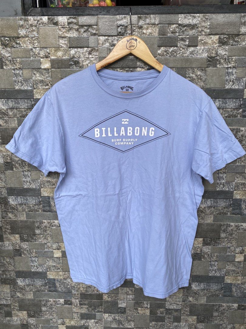 Billabong Surf Tee (Category: Tshirts & Polo Shirts ) located in Santa Rosa. Submitted by thriftandwrap.2020 (Listing ID 1464119873, Image 1). Description: •𝑺𝒊𝒛𝒆:Large •𝑪𝒐𝒏𝒅𝒊𝒕𝒊𝒐𝒏:Excellent •𝑪𝒐𝒍𝒐𝒓 𝒓𝒂𝒕𝒆:9/10 𝗠𝗶𝗻𝗲 350.