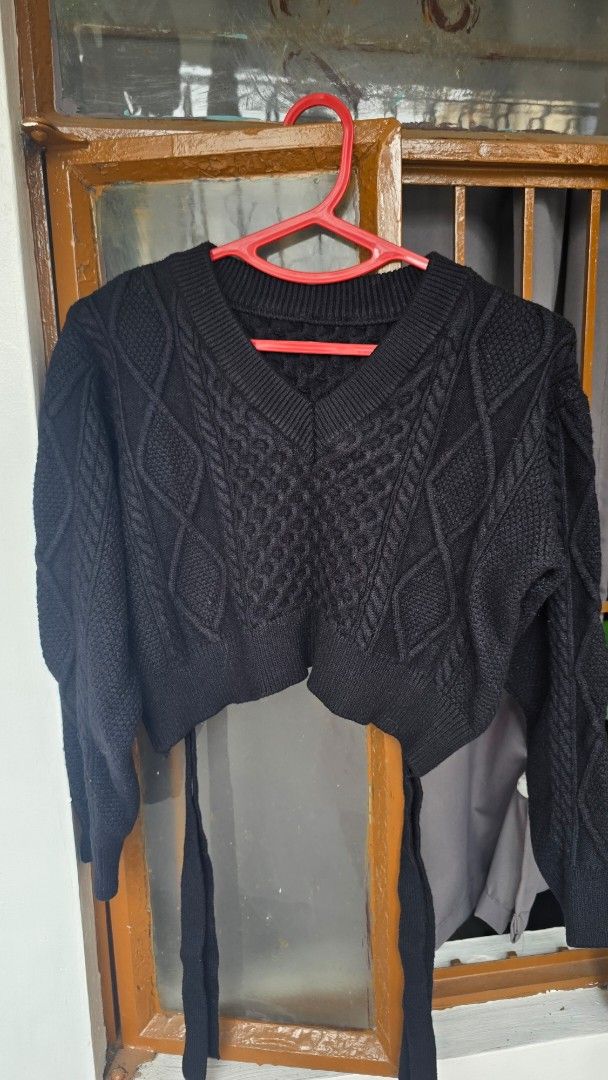Black Cable Knit Sweater with Tie Details (Category: Longsleeves) located in Taguig. Submitted by d.ballete (Listing ID 1464085726, Image 1). Description: Cropped Cable Knit long sleeves Best fit to Small - Medium With ties sa likod Sobrang black sa personal and like new Negotiable price basta madami kukunin.