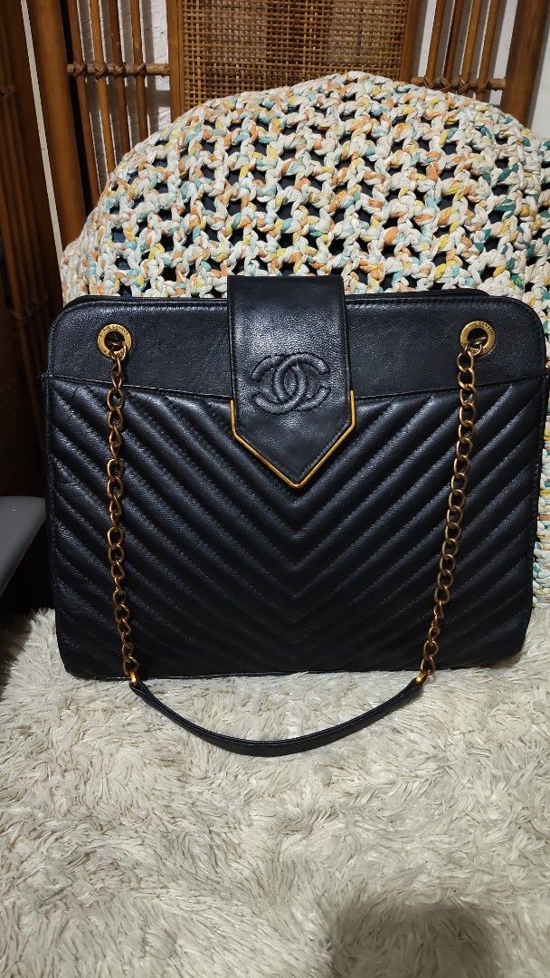 Black Chevron Leather Chain Shoulder Bag (Category: Tote Bags) located in Cebu City. Submitted by lumaynojes00490 (Listing ID 1463961389, Image 2). Description: - Classic black shoulder bag - Elegant chevron pattern on leather - Stylish gold chain strap - Secure flap closure with iconic CC logo detail - Vintage-inspired aesthetic - Ideal size for daily essentials - Highly versatile for any outfit.