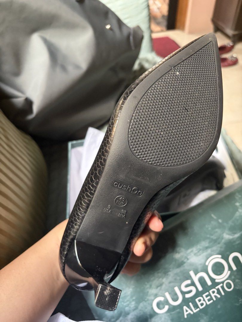 Black Cushon Alberto Eu 40 US 9 (Category: Heels) located in Manila. Submitted by isabella.0927 (Listing ID 1463989408, Image 3). Description: USED ONCE FOR GRADUATION ONLY.