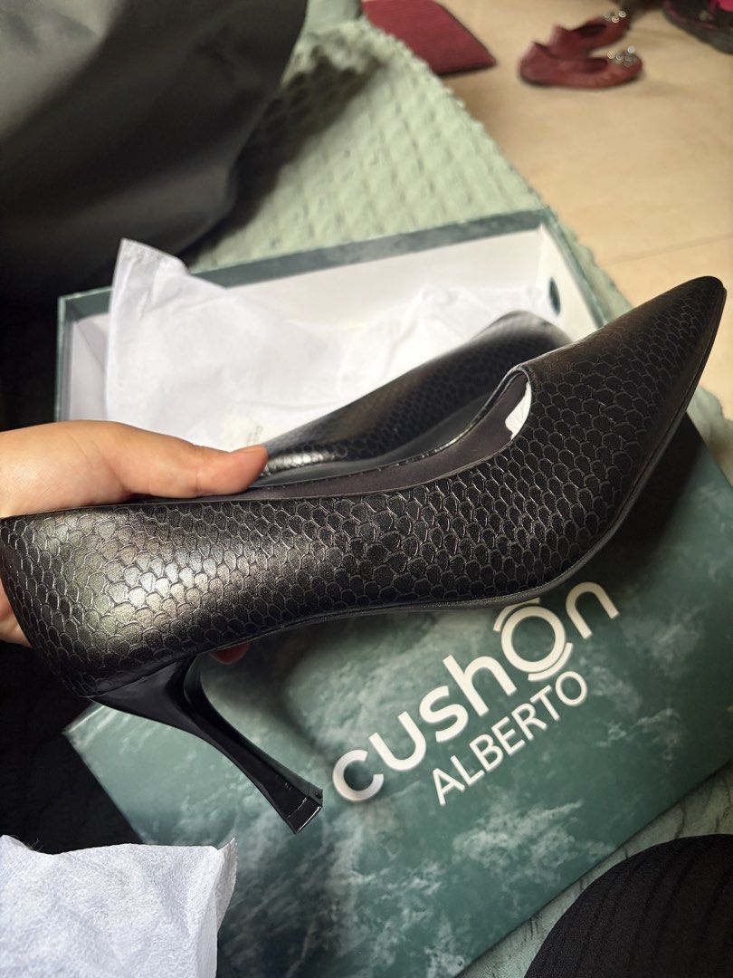 Black Cushon Alberto Eu 40 US 9 (Category: Heels) located in Manila. Submitted by isabella.0927 (Listing ID 1463989408, Image 2). Description: USED ONCE FOR GRADUATION ONLY.