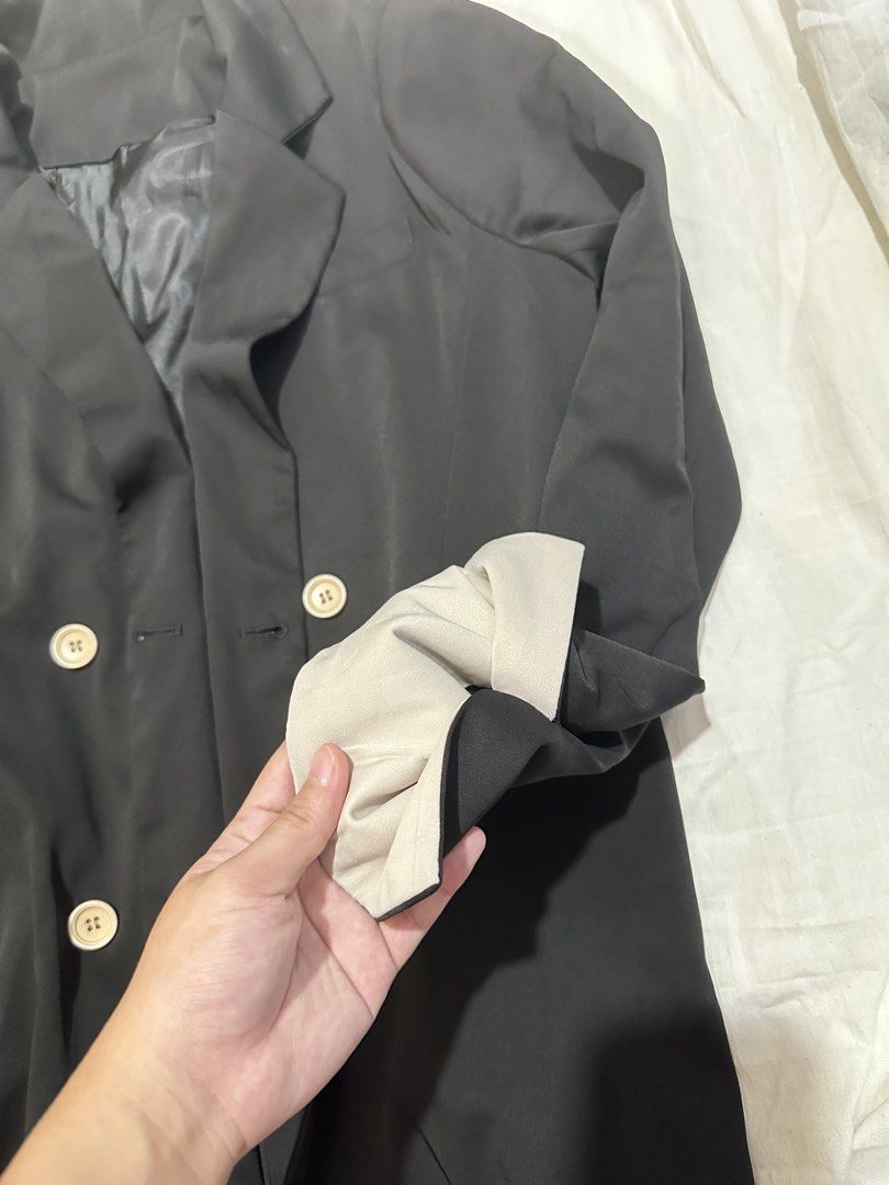 Black Double-Breasted Blazer with Cream Lining (Category: Coats, Jackets and Outerwear) located in Carmona. Submitted by arkyves (Listing ID 1464026369, Image 3). Description: Preloved Size: Medium-Large Good condition .