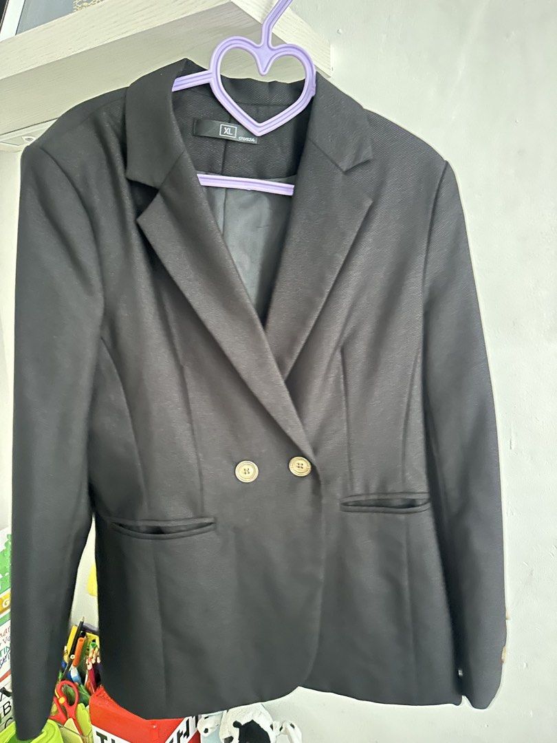 Black Double-Breasted Blazer XL (Category: Coats, Jackets and Outerwear) located in General Trias. Submitted by keiperry_ (Listing ID 1463946782, Image 2). Description: - Classic black double-breasted blazer - Two gold buttons at the front closure - Two functional front pockets - Button details on the sleeves - Timeless, classic fit - Ideal for workwear or smart casual outfits Fit to M-L frame .