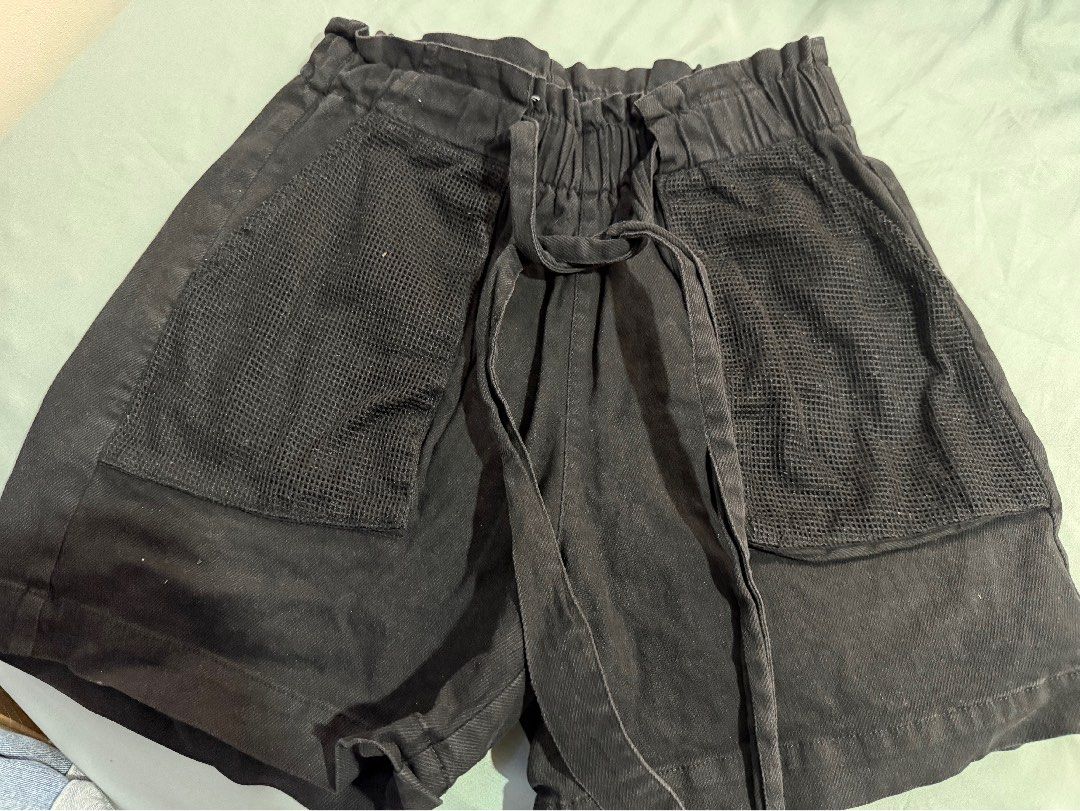 Black High Waisted Shorts with Mesh Pockets (Category: Shorts) located in Quezon City. Submitted by shuartcake (Listing ID 1464024557, Image 1). Description: - High waist black shorts Waist: 25-26 Length: 17 inches.