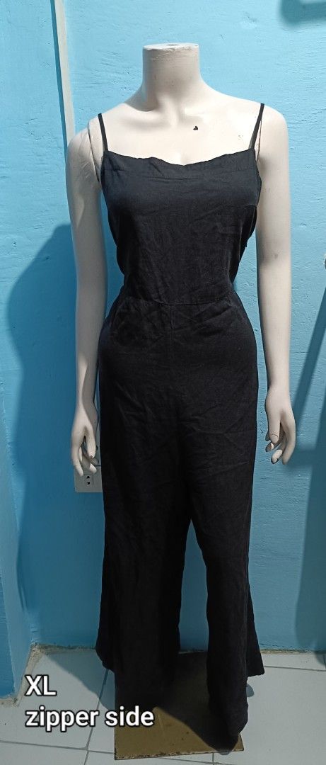 Black Jumpsuit XL Zipper Side (Category: Jumpsuits) located in Quezon City. Submitted by davidclothing (Listing ID 1464063162, Image 1). Description: - Black jumpsuit - Spaghetti straps - Side zipper closure - Slightly textured fabric - Size XL - Ideal for casual outings or nights out.