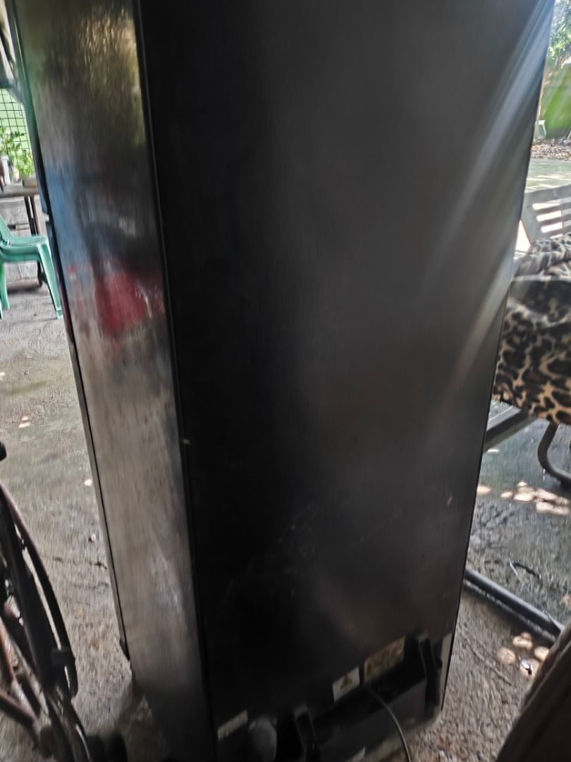 Black Mini Fridge (Category: Refrigerators and Freezers) located in Caloocan City. Submitted by silvercloud.a2e7c8 (Listing ID 1464031792, Image 2). Description: With issue di na lumalamig .