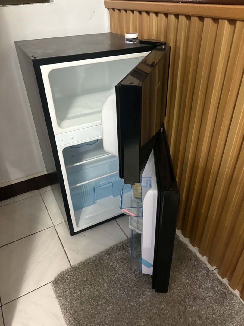 Black Mini Fridge with Freezer Compartment (Category: Refrigerators and Freezers) located in Mandaluyong City. Submitted by janleevee (Listing ID 1463957713, Image 2). Description: - Compact black mini fridge - Includes a small freezer section at the top - Ideal for dorm rooms, offices, or small apartments - Keeps drinks and snacks perfectly chilled - In excellent working condition - Selling because it's no longer needed.