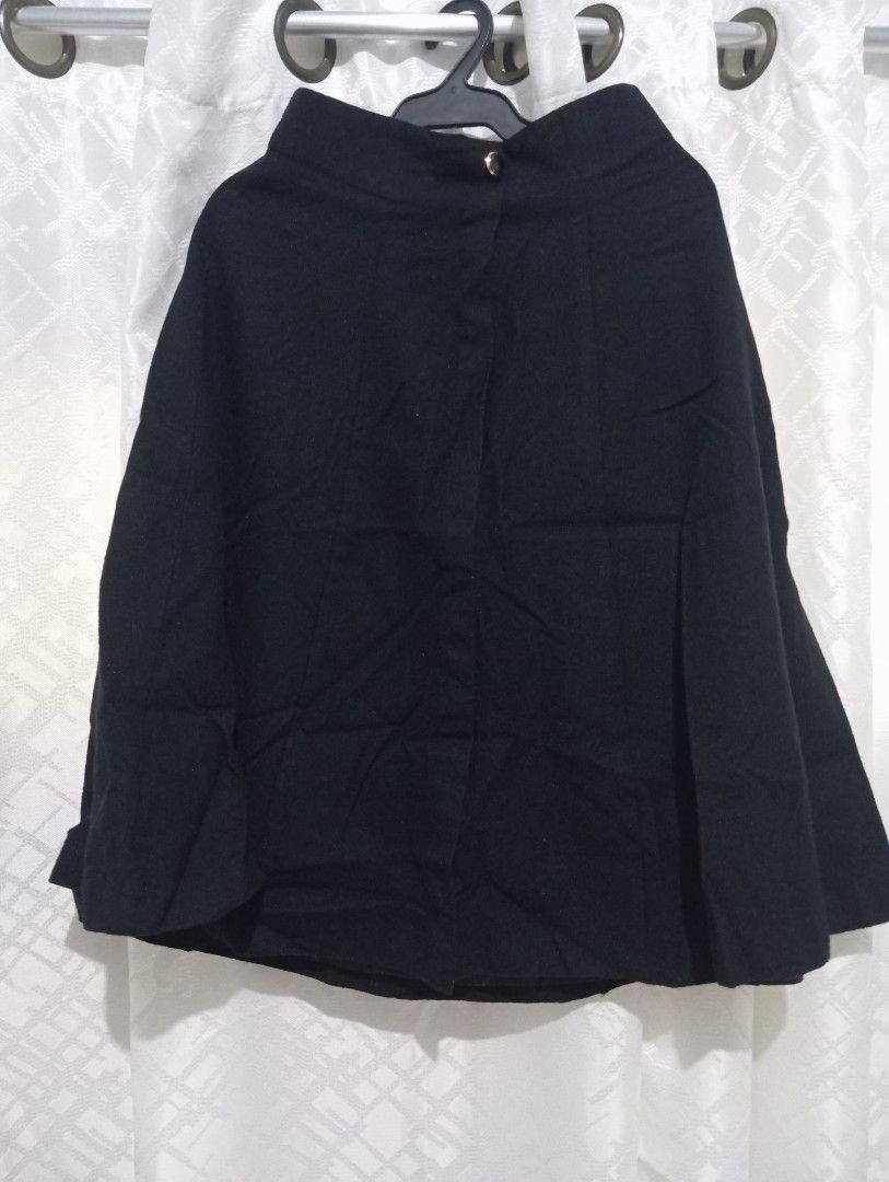 Black Mock Skirt (Category: Skirts) located in Dasmarinas. Submitted by kei05 (Listing ID 1463949993, Image 1). Description: - Classic black skirt - Lightweight material, ideal for layering - Simple and versatile design - Effortlessly pairs with various outfits Waist 23 inches Length 24 inches.