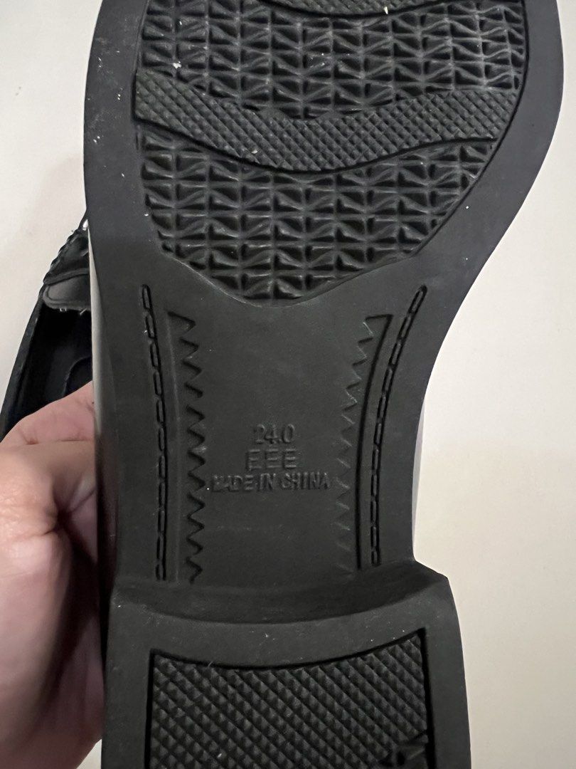 Black Penny Loafers (Category: Loafers) located in Manila. Submitted by lesgbabs (Listing ID 1463995233, Image 2). Description: - Brand: G.T. HAWKINS CLASSICS ENTRY - Color: Black - Style: Penny Loafers - Size: 24.0 - Features: Classic style, easy slip-on - Condition: Minor scuff marks on heel area - Best for: casual wear.