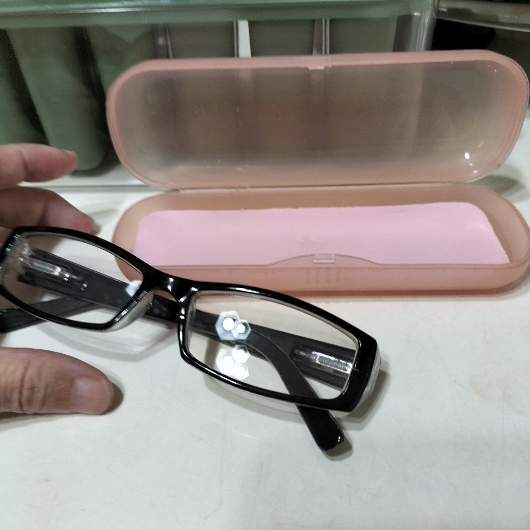 Black Rectangular Eyeglasses with Pink Case (Category: Sunglasses & Eyewear) located in Paranaque City. Submitted by decluttering-all (Listing ID 1463980943, Image 3). Description: - Stylish black rectangular eyeglasses - Clear lenses for everyday wear - Unique clear accents on the nose bridge - Comes with a protective pink hard case - Ideal for daily use p100 only recently bought, unused good condition decluttering pick up beside Toyota bicutan 