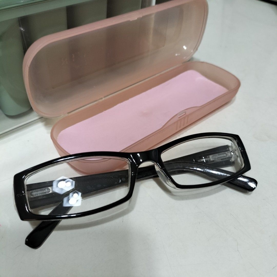 Black Rectangular Eyeglasses with Pink Case (Category: Sunglasses & Eyewear) located in Paranaque City. Submitted by decluttering-all (Listing ID 1463980943, Image 2). Description: - Stylish black rectangular eyeglasses - Clear lenses for everyday wear - Unique clear accents on the nose bridge - Comes with a protective pink hard case - Ideal for daily use p100 only recently bought, unused good condition decluttering pick up beside Toyota bicutan 