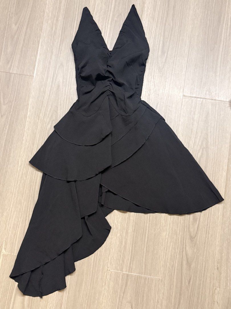 Black Ruched Asymmetrical Dress (Category: Dresses) located in Meycauayan. Submitted by threadvibes.co (Listing ID 1464030963, Image 1). Description: Size on tag: none (fit xs to small) Brand: none Message me for inquiries✨ Strictly payment first Location - Bulacan MOP - Gcash Courier - Regular J&T Express.