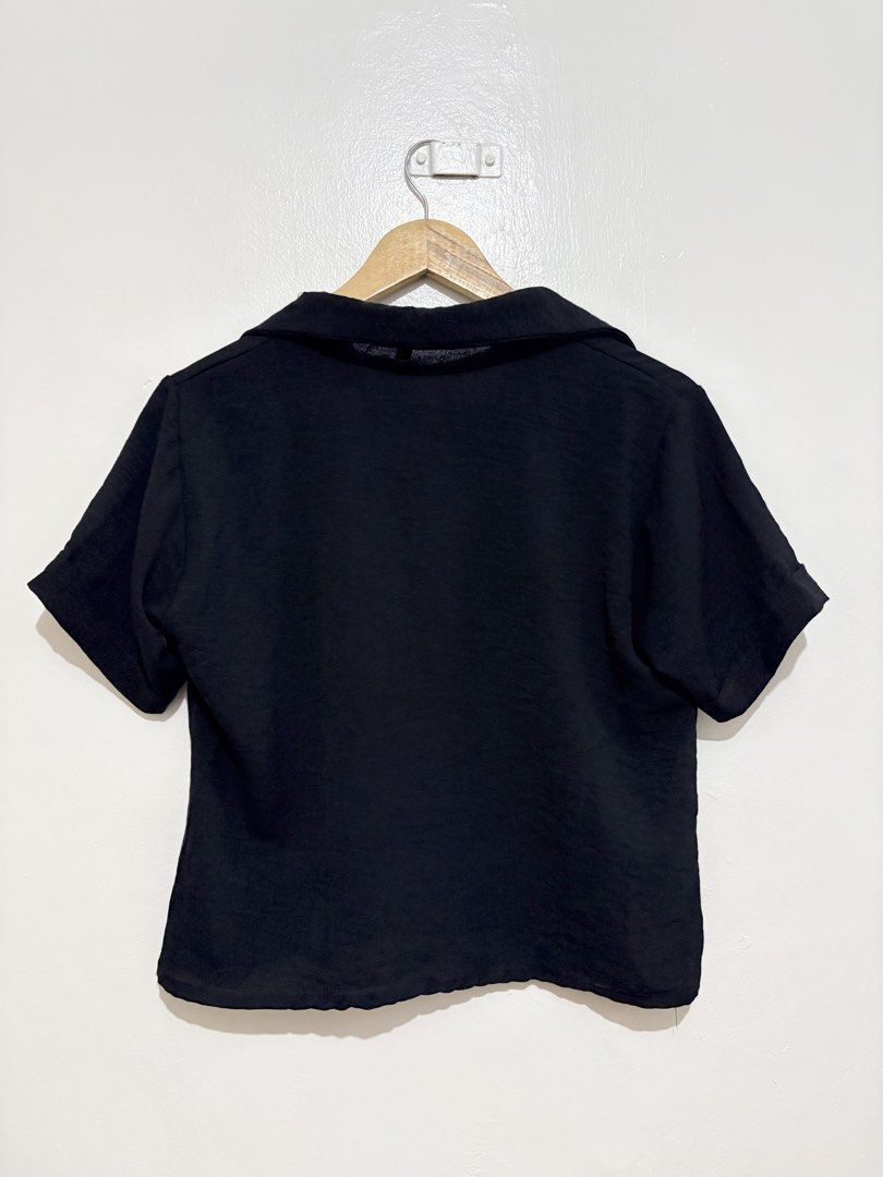 Black Short Sleeve Button Up Polo Blouse (Category: Shirts) located in Caloocan City. Submitted by ashpreloves (Listing ID 1464082338, Image 2). Description: - Classic black short sleeve shirt - Button-up front with collar - Perfect for casual wear or dressing up - Easy to pair with any outfit.
