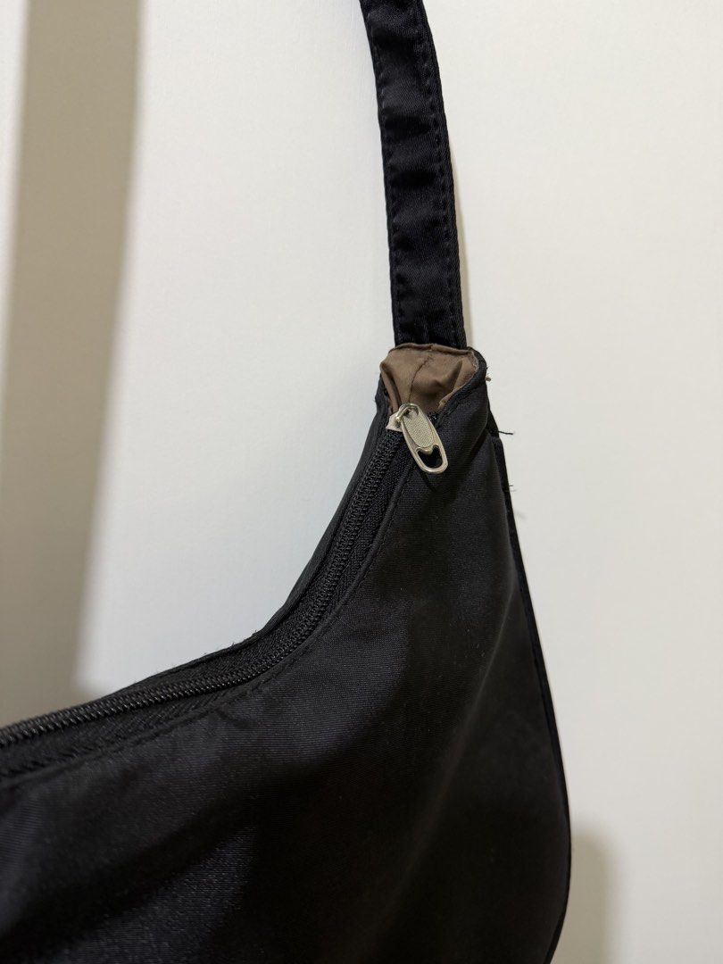 Black Shoulder Bag (Category: Shoulder Bags) located in Manila. Submitted by gbrlldeclutters (Listing ID 1464120710, Image 2). Description: please manage your expectations, as this is a preloved item. • unbranded black shoulder bag • minimal to no visible flaws • in excellent preloved condition • swipe through the photos for a closer look.