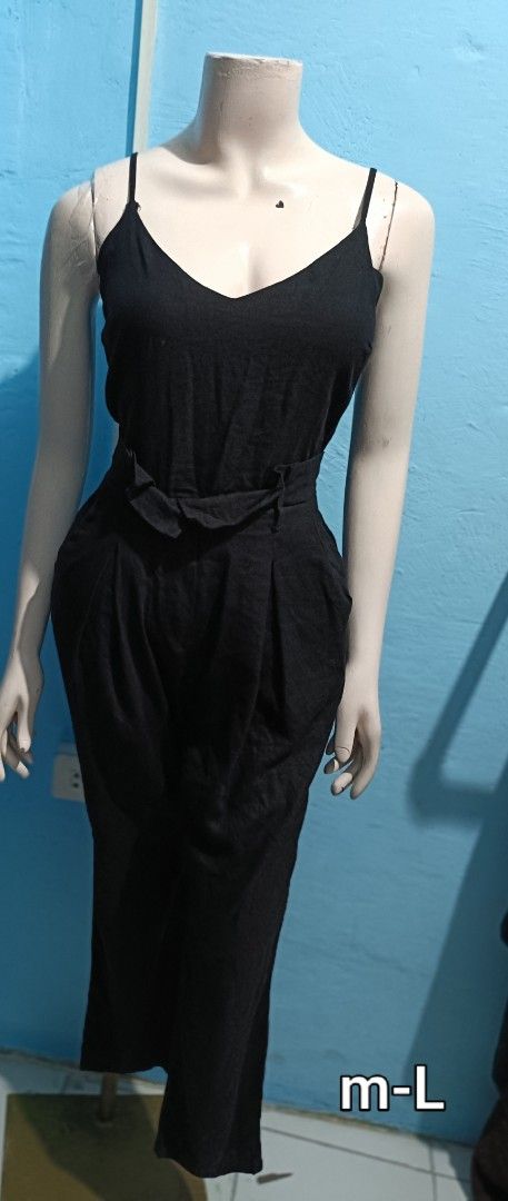 Black Spaghetti Strap jumpsuit (Category: Dresses) located in Quezon City. Submitted by davidclothing (Listing ID 1464062578, Image 1). Description: - Elegant black midi dress - Features delicate spaghetti straps - Flattering V-neckline - Includes a stylish tie belt to cinch the waist - Beautiful pleated skirt detail - Comfortable and versatile for various occasions - Size: Medium to Large (M-L).