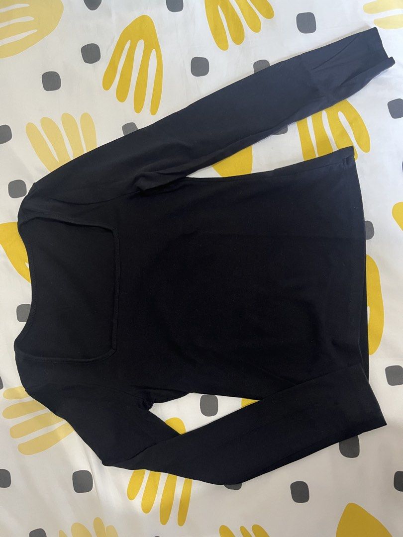 Black Square Neck Long Sleeve Top (Category: Longsleeves) located in Manila. Submitted by beasells.preloved (Listing ID 1463988028, Image 2). Description: - Basic black long-sleeved top - Features a flattering square neckline - Made with stretchy material for a close fit - Fits M-L .