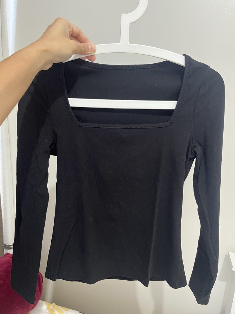 Black Square Neck Long Sleeve Top (Category: Longsleeves) located in Manila. Submitted by beasells.preloved (Listing ID 1463988028, Image 1). Description: - Basic black long-sleeved top - Features a flattering square neckline - Made with stretchy material for a close fit - Fits M-L .