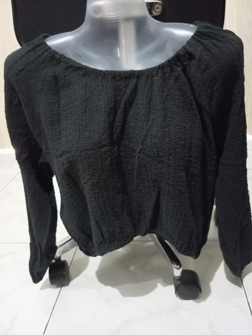 Black Textured Long Sleeve Top (Category: Longsleeves) located in Dasmarinas. Submitted by kei05 (Listing ID 1463956581, Image 1). Description: - Black long sleeve top - Textured fabric for a unique feel - Gathered elastic neckline for comfort and style - Versatile: great for layering or wearing solo - Casual and comfortable design.