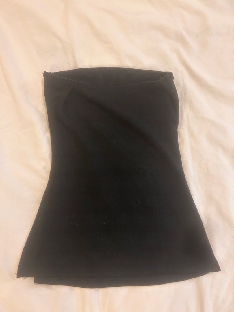 black tube top classy elegant basic capsule wardrobe (Category: Sleeveless) located in Paranaque City. Submitted by bruised_soup (Listing ID 1464096486, Image 2). Description: rfs: decluttering mop: gcash / bank transfer mod: jnt / lalamove -> payment first before shipment -> sf shouldered by buyer -> first to pay gets the item -> no cancellations/returns 🏷️ tube top, strapless top, bandeau top, black tube top, black strapless top, fitted tube t