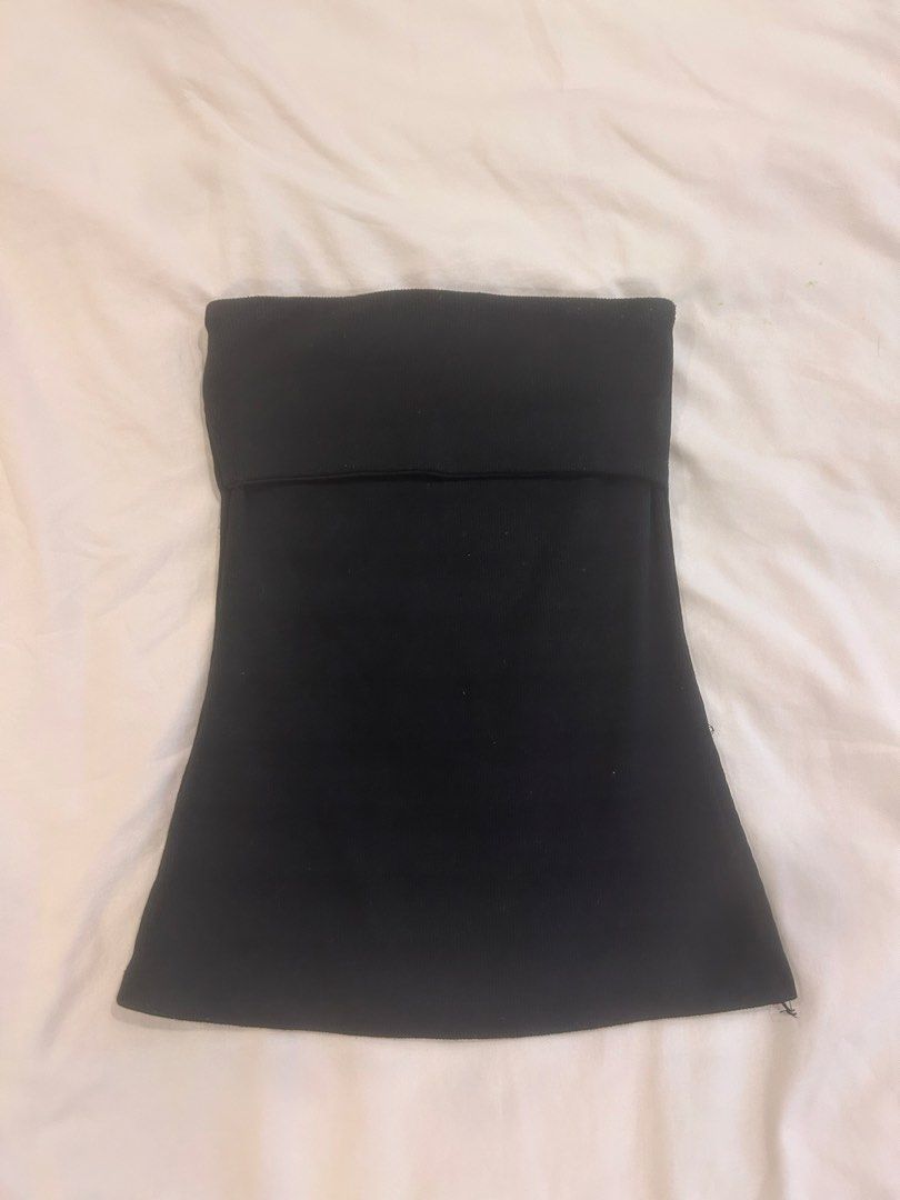 black tube top classy elegant basic capsule wardrobe (Category: Sleeveless) located in Paranaque City. Submitted by bruised_soup (Listing ID 1464096486, Image 1). Description: rfs: decluttering mop: gcash / bank transfer mod: jnt / lalamove -> payment first before shipment -> sf shouldered by buyer -> first to pay gets the item -> no cancellations/returns 🏷️ tube top, strapless top, bandeau top, black tube top, black strapless top, fitted tube t