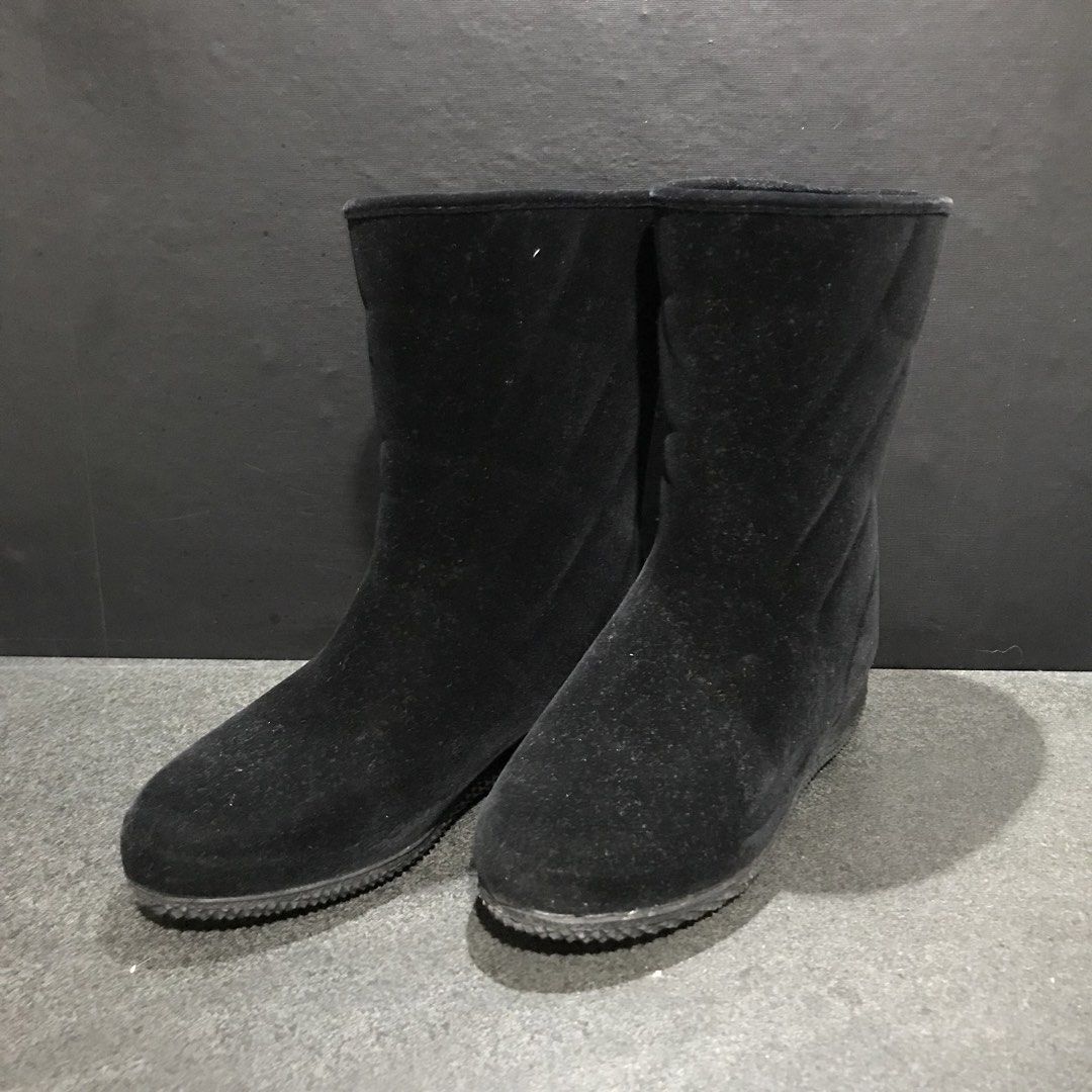 Black Velvet Mid-Calf Boots (Category: Boots) located in Baao. Submitted by all.things.japan (Listing ID 1463994818, Image 1). Description: - Classic black velvet boots - Mid-calf height - Easy slip-on design - Dark blue lining - Durable soles with excellent grip - Ideal for rainy weather or keeping feet warm - Simple and timeless style.