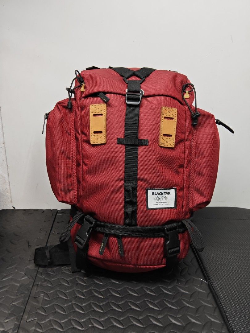 Blackyak utility travel bag (Category: Backpacks) located in Muntinlupa City. Submitted by mlbphworks (Listing ID 1463957554, Image 2). Description: 💥Blackyak heavy duty travel or outdoor bag camping utility travel bag,Mint condition (34L- 37L capacity) ✅️2,895 PHP nalang pickup ❌️3,299 prevouis original post price Dimes in inches 24.5 H : 11-12 width: 7.5 thick Video call upon request for serious transaction Loc. Alabang Same day delivery grab 