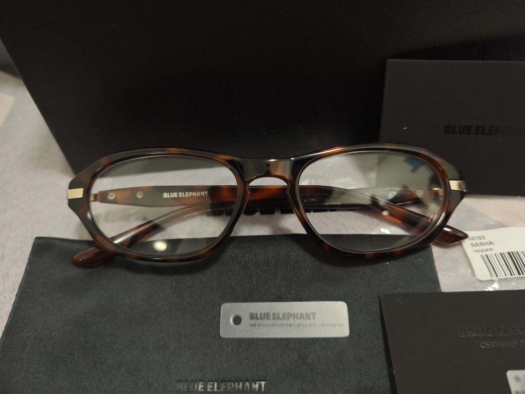 Blue Elephant Tortoiseshell Eyeglasses (Category: Sunglasses & Eyewear) located in Manila. Submitted by mimi_catt (Listing ID 1464065772, Image 2). Description: - Brand: Blue Elephant - Style: Eyeglasses - Frame Pattern: Tortoiseshell - Includes: Original box, cleaning cloth, authenticity cards - Features: Suitable for everyday wear or as a fashion statement - Customization: Ready to be fitted with your prescription lenses.