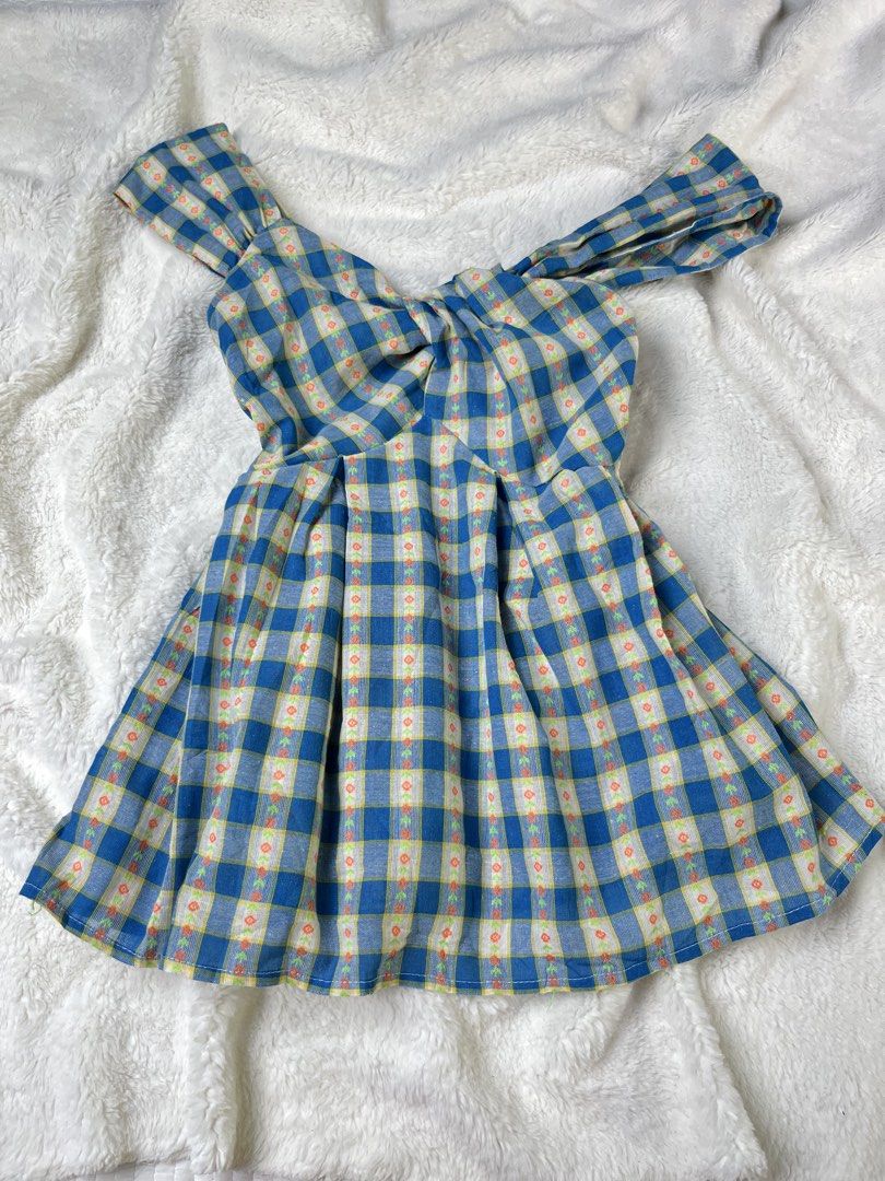 Blue Gingham Floral Top (Category: Others Tops) located in Polomolok. Submitted by allisthriftsph (Listing ID 1464089755, Image 1). Description: .