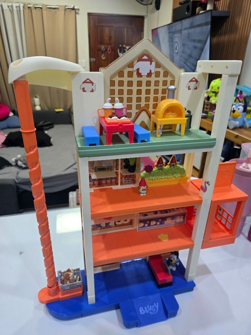 Bluey hammerbarn shopping center (Category: Kids Toys) located in Imus. Submitted by chie0308 (Listing ID 1463985979, Image 1). Description: Bluey's Hammerbarn Mall ( can't be bought in PH malls). Personal preloved of my daughter. 1 missing accessory but I replaced it with 2 accessorries. Lightly used (with small signs of usage). Working lights and sounds. I also have treehouse, school, house and amusement park playset. I also have different bran