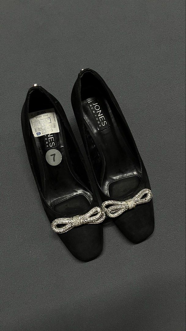 BNEW Black Suede Bow Heels Size 7 (Category: Heels) located in Quezon City. Submitted by hellovianx (Listing ID 1464107661, Image 1). Description: - BNEW (malaki size for me) - NO ISSUE AT ALL - Brand: Jones New York - Material: Black Suede - Size: US 7 / EU 38 (CAN FIT SIZE US 8 / EU 39) - Features: Cute sparkly bow on the front, block heel - Style: Perfect for dressing up or down.