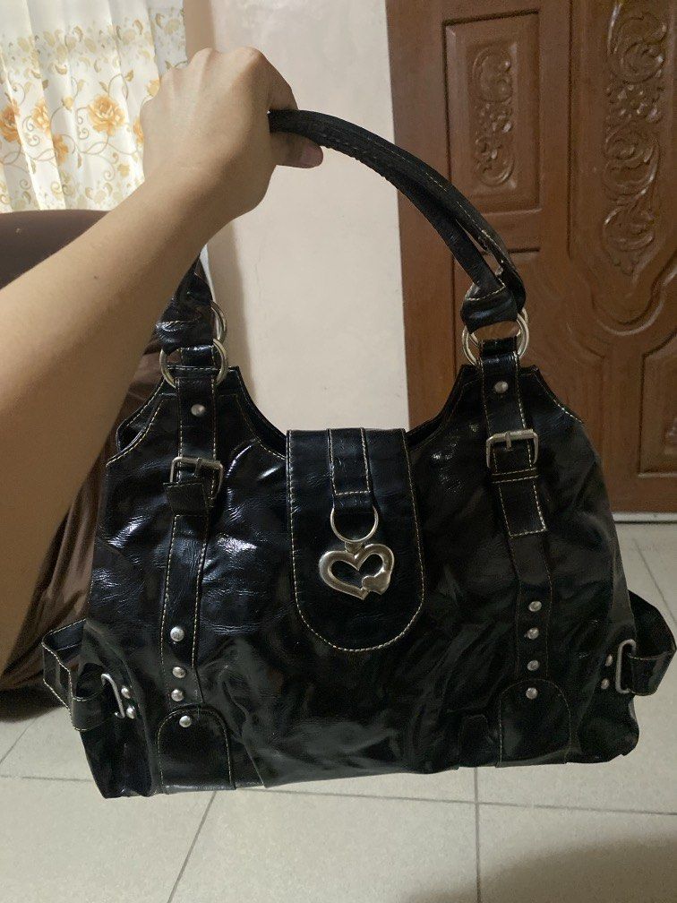 Boardwalk Black Bag (Category: Shoulder Bags) located in Dagupan City. Submitted by maryennie (Listing ID 1464002951, Image 2). Description: Working zippers (all) Spacious interior Structured design Suitable for work, daily use or travel -Condition: Pre-loved, with visible signs of use such as surface scratches/scuffs and some wear on the silver hardware. Please refer to photos for exact condition. ⭐️Selling as-is. Please inspect photos carefully