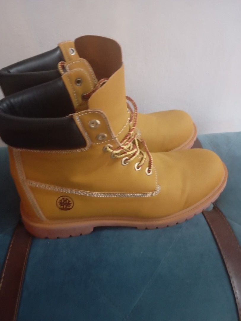 Boots (Category: Boots) located in Las Pinas. Submitted by the_recycle_shop (Listing ID 1464135944, Image 3). Description: Timberland design No brand size 12.