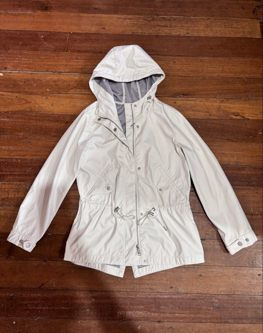 Bossini jacket (Category: Coats, Jackets and Outerwear) located in Munoz. Submitted by preluv3120 (Listing ID 1463987946, Image 1). Description: .